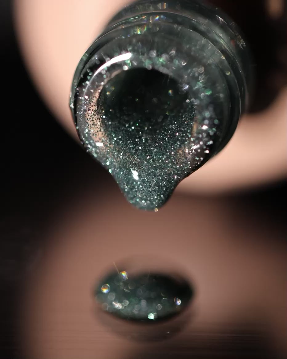 Load video: Reflective Gel Polish - Mojito